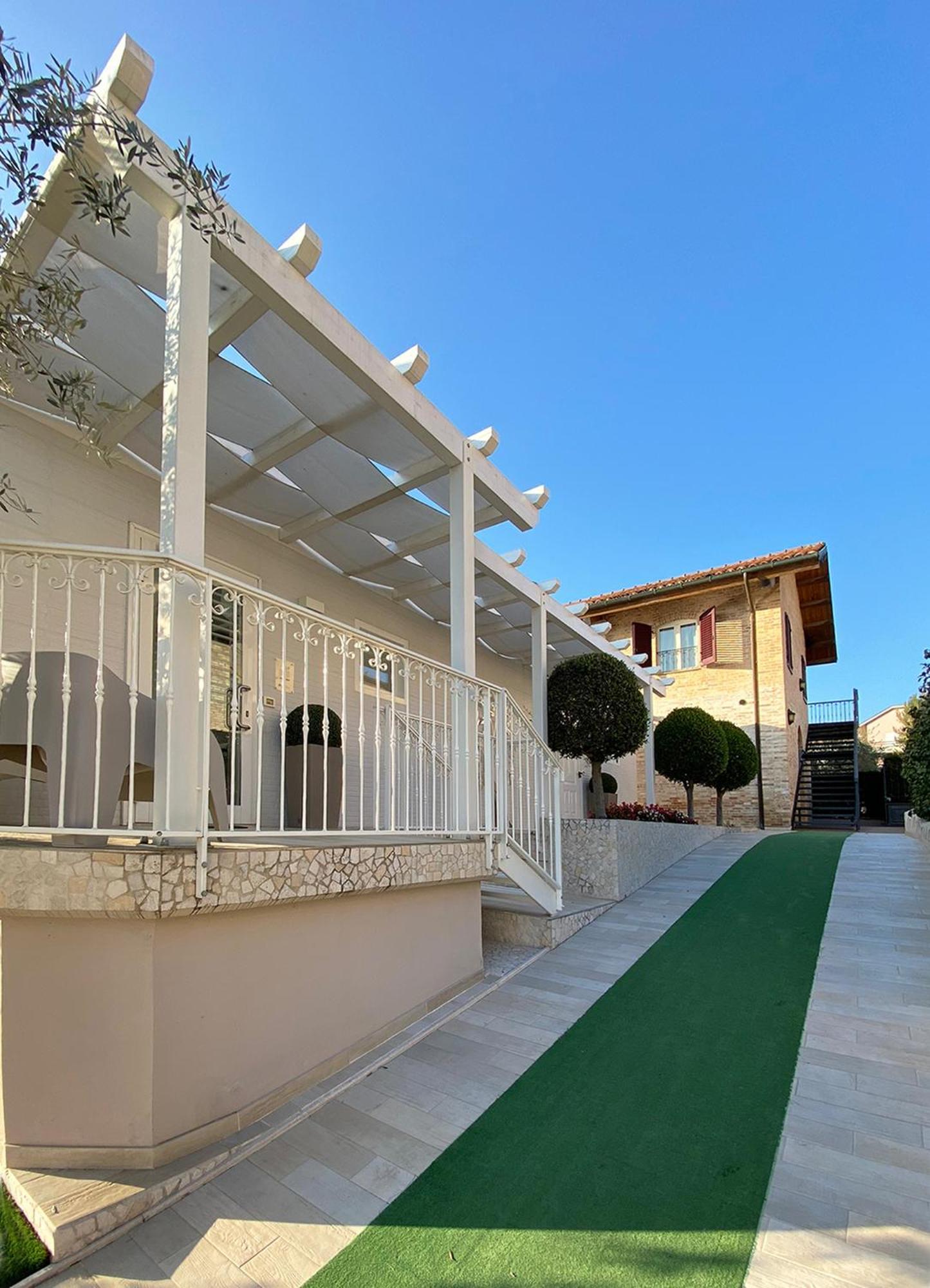 Gli Ulivi Castel di Lama